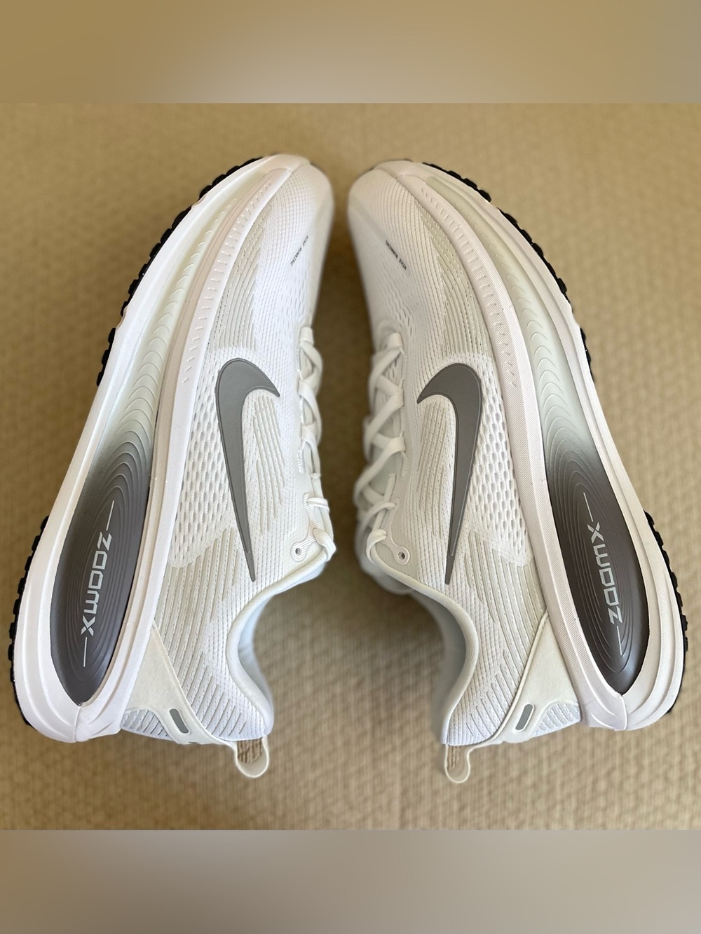 Size 11 - Nike Vomero 18 TB White Gunsmoke Running Shoes IB4033-109 Men’s NEW - Picture 4 of 10